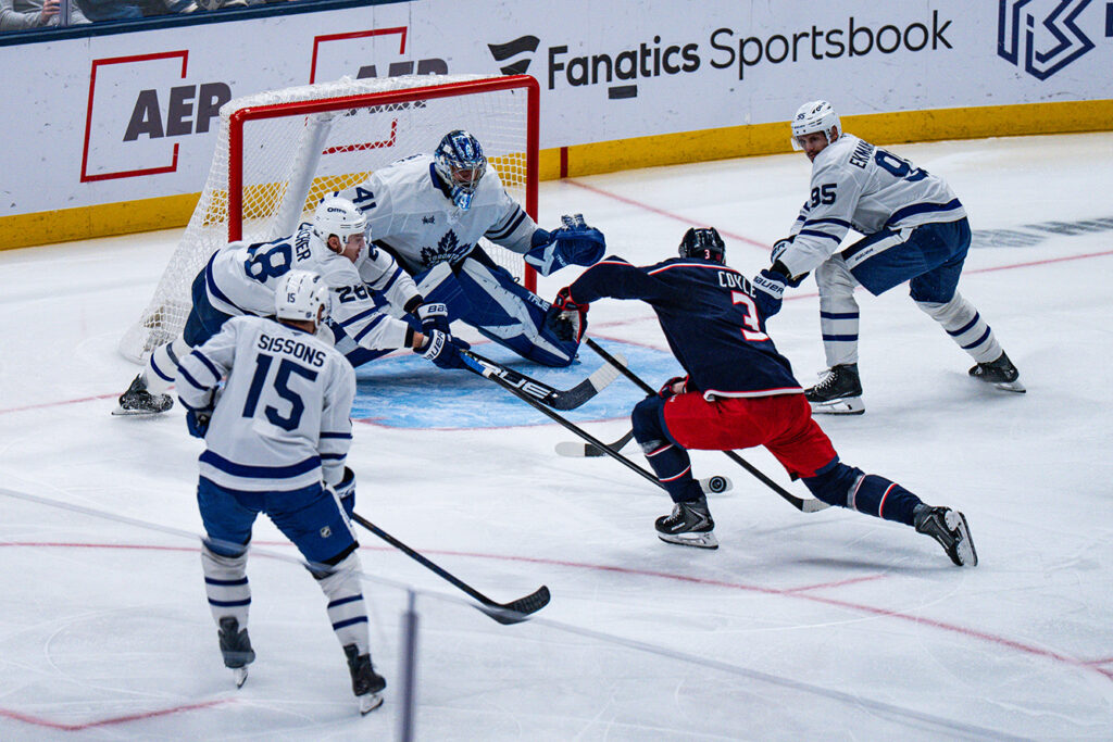 CBJ's Charlie Coyle shoots in crowd