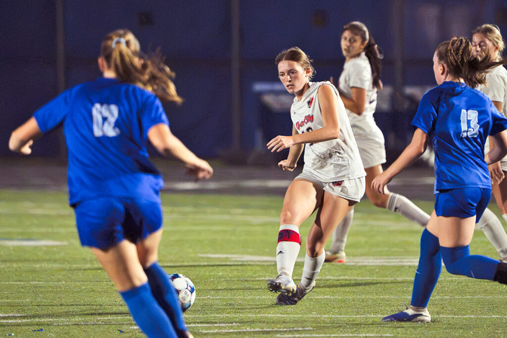 Grove City's Madilynn Holt passes in traffic