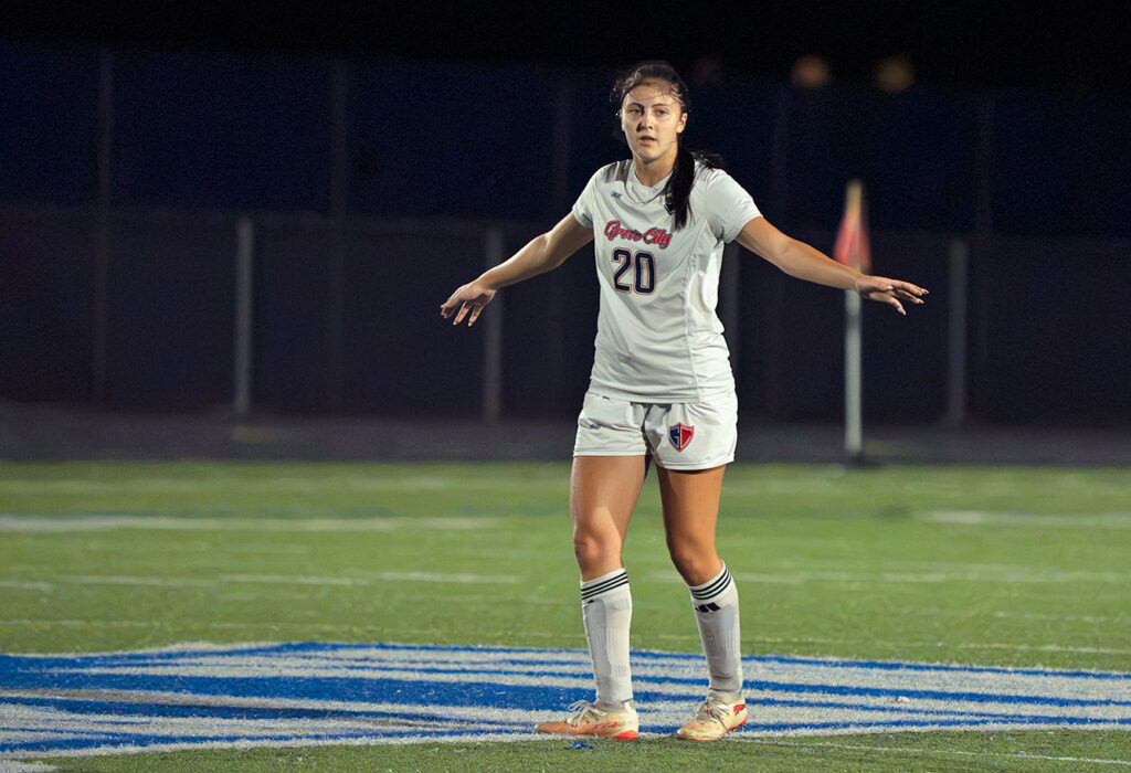 Grove City's Sage Ford plays defense