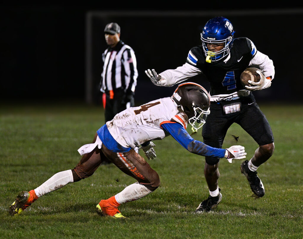 South's Dez Mack Jr. runs football